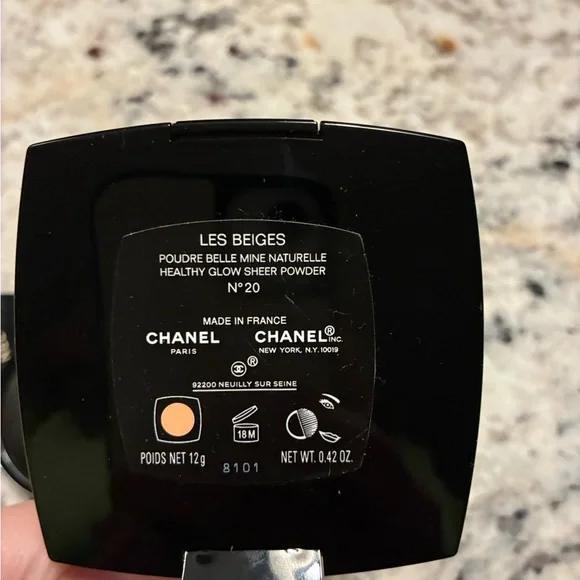 CHANEL Make up AUTHENTIC Powder Compact , brush, powder with Black Logo - Picture 2 of 6